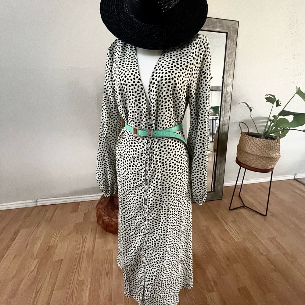 Polka dot , mid sleeve dress